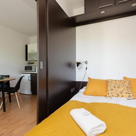 Cozy Apartment With Balcony Warszawa By Noclegi Renters Exterior foto